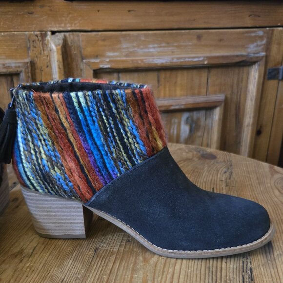 TOMS LEILA BROWN SUEDE MULTI YARN BOOTIES NEW sz7.5 - Picture 1 of 7